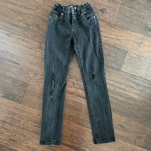Levi’s Girls Size 8R Boyfriend style black denim bottoms. Excellent condition!